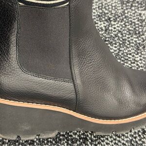 Vionic Black Textured Ankle Booties